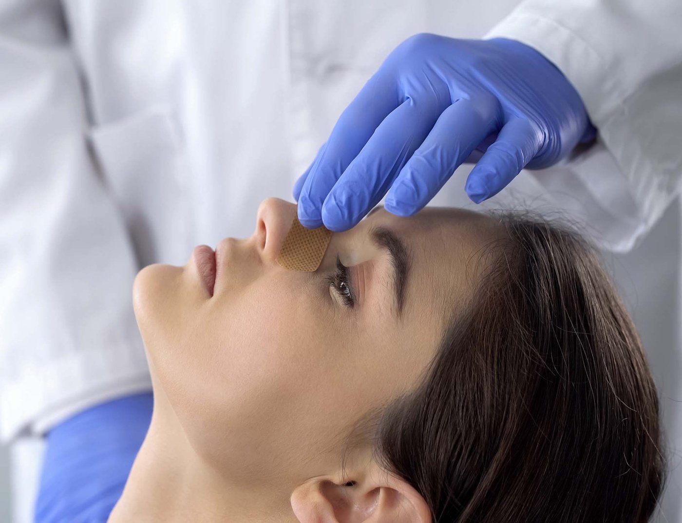 Examen du nez par un médecin ORL : pathologies nasales et sinus à Toulouse